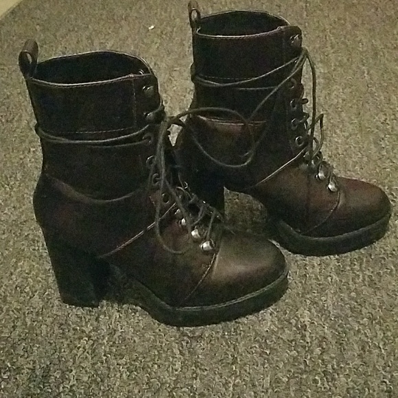 Urban outfitters lace up heeled bootie - Picture 5 of 8